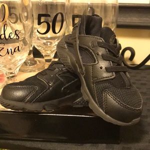 🖤Black Nike Huarache toddler shoes🖤